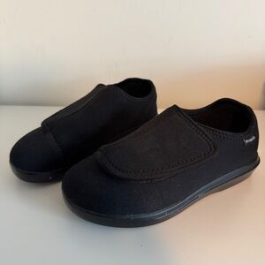 Propet Black Cush N Foot Women's Slipper 6